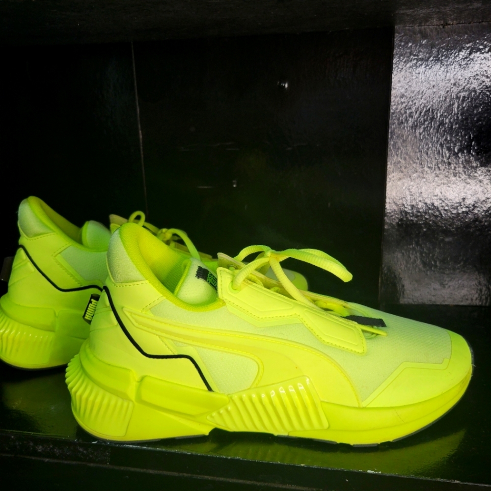 PUMA Women's Provoke XT FM Xtreme WNS Sz 8